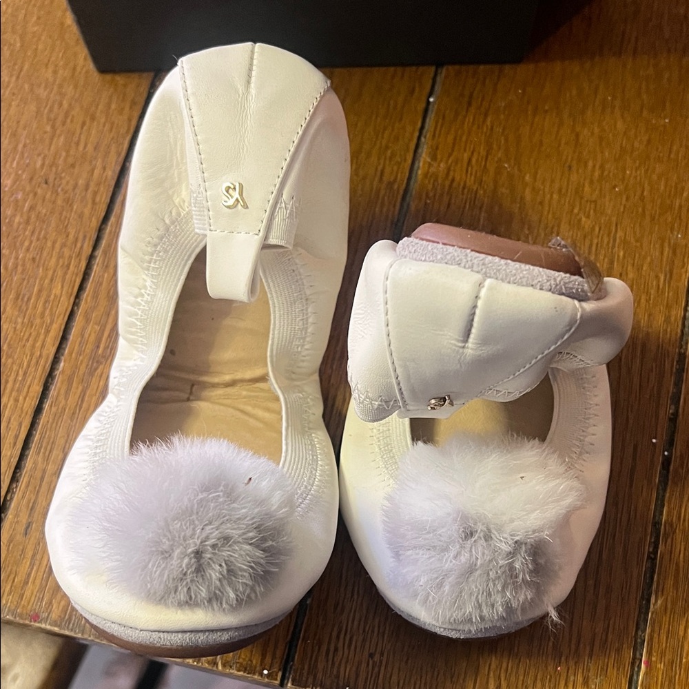 Yosi Samra White Slippers with Pom-Pom